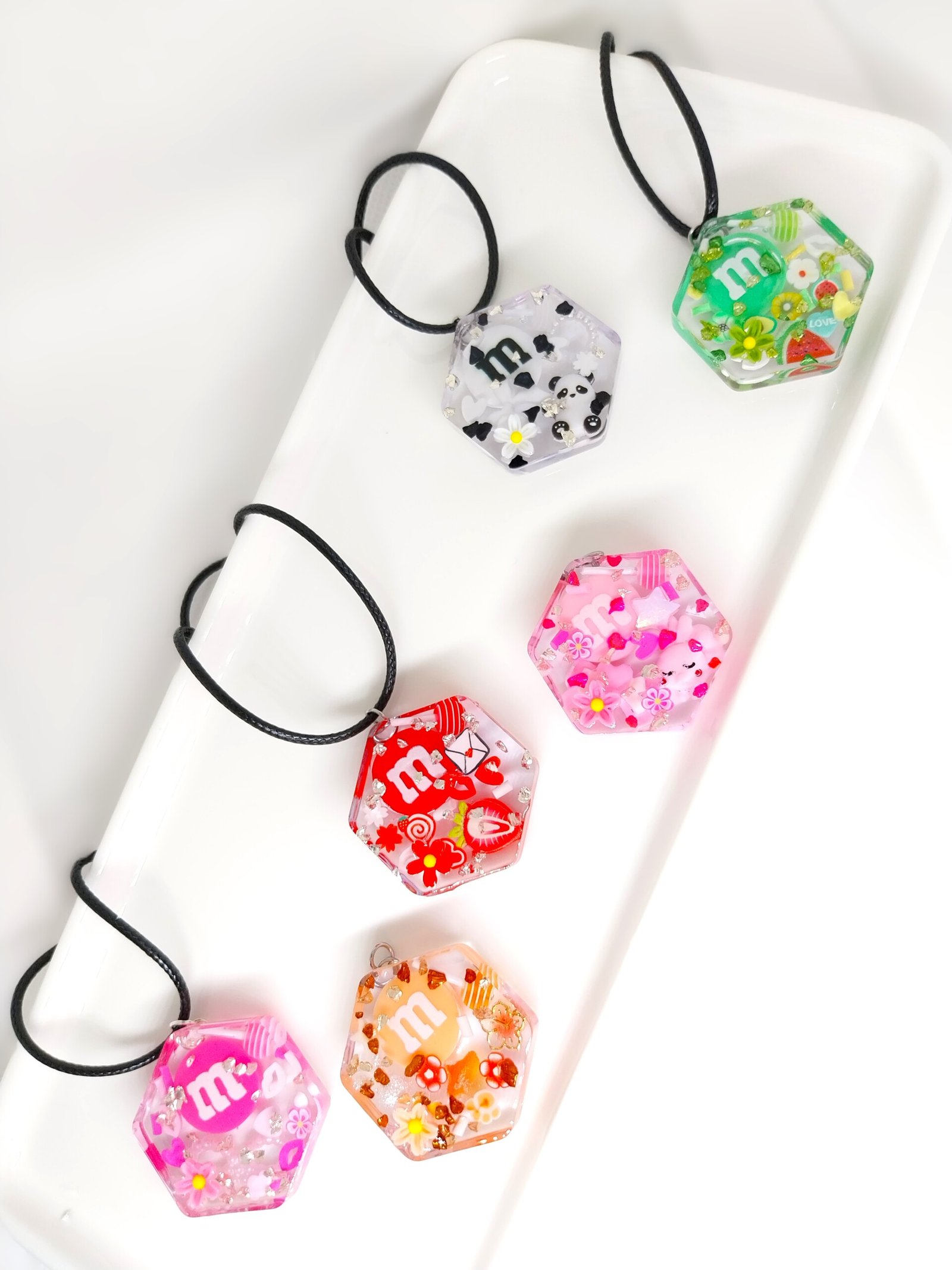 guide-pratique-conseils-pour-entretenir-ses-bijoux-en-resine-anna-sanz
