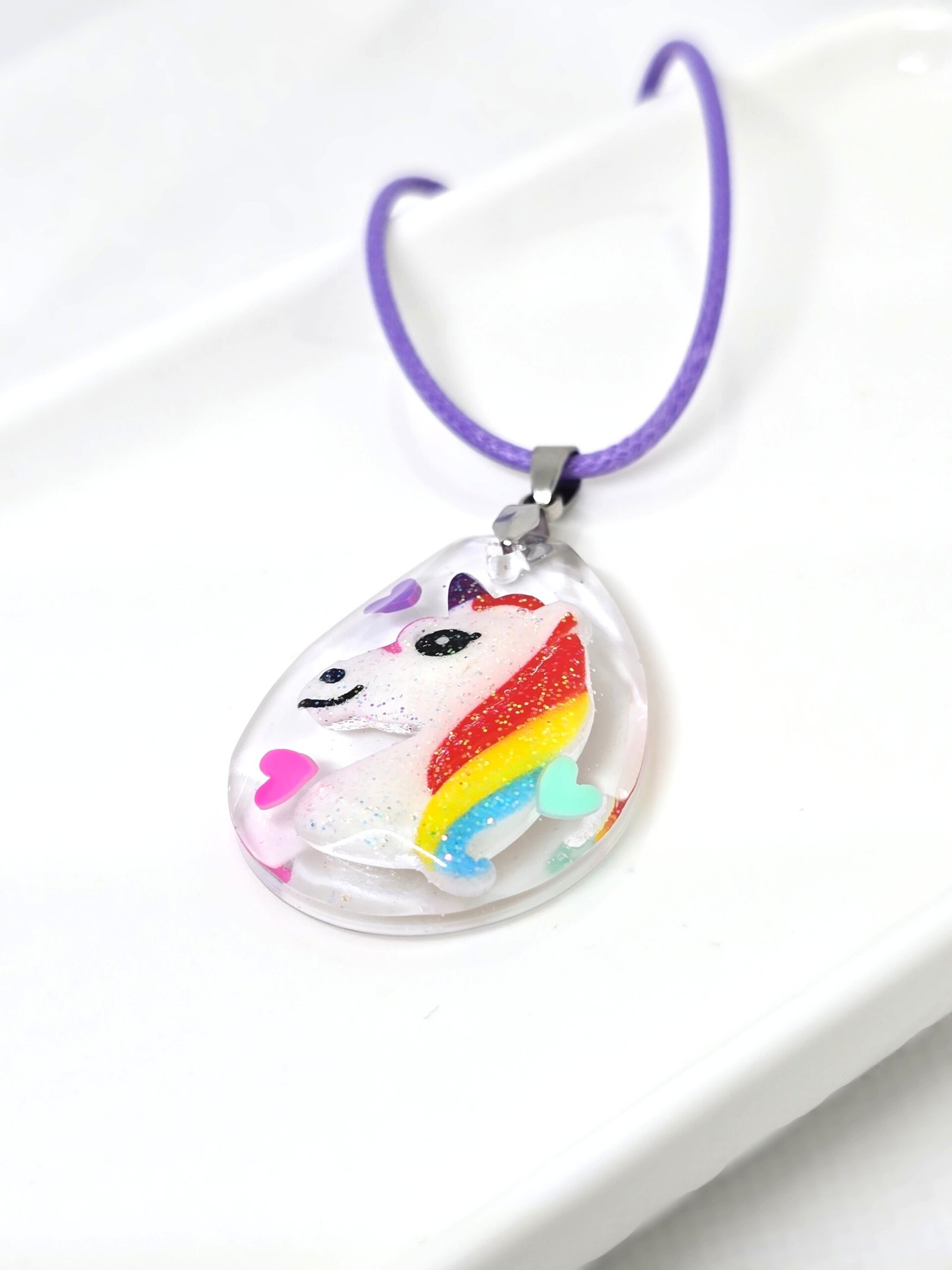 Collier Licorne à paillettes pour enfant, idée cadeaux !
