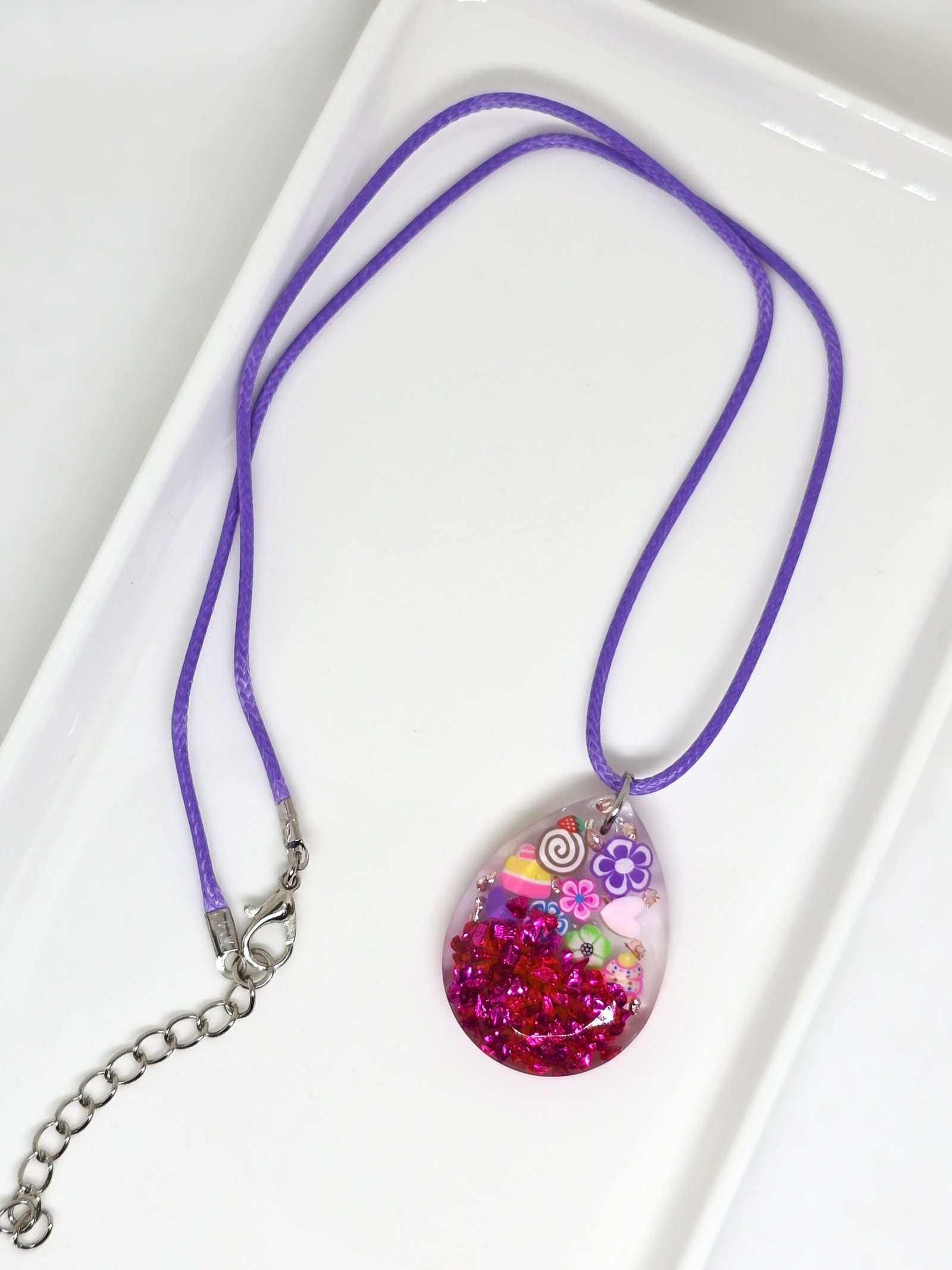 Collier fille Confetti rose en résine