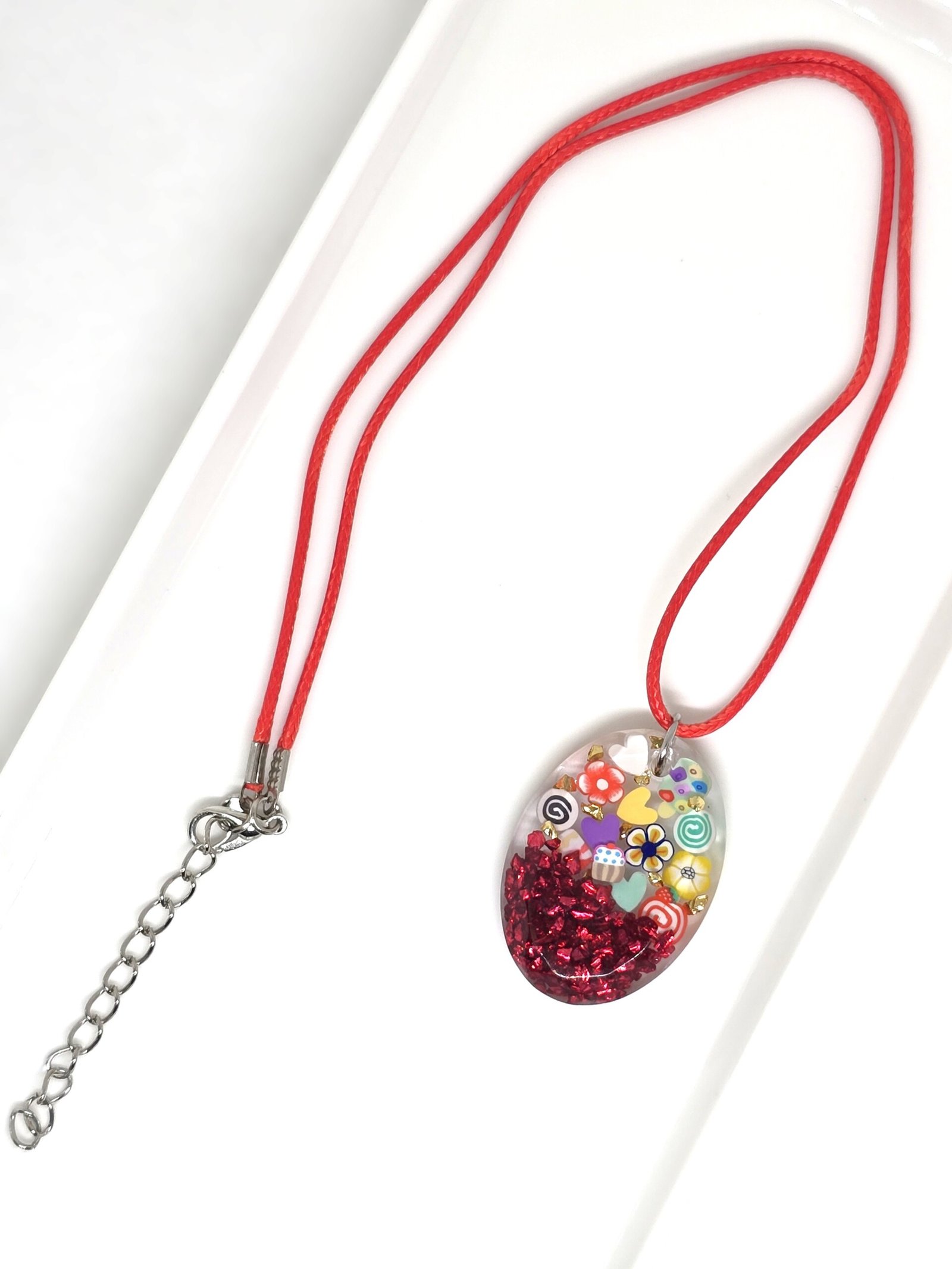 Collier fille Confetti rouge en résine