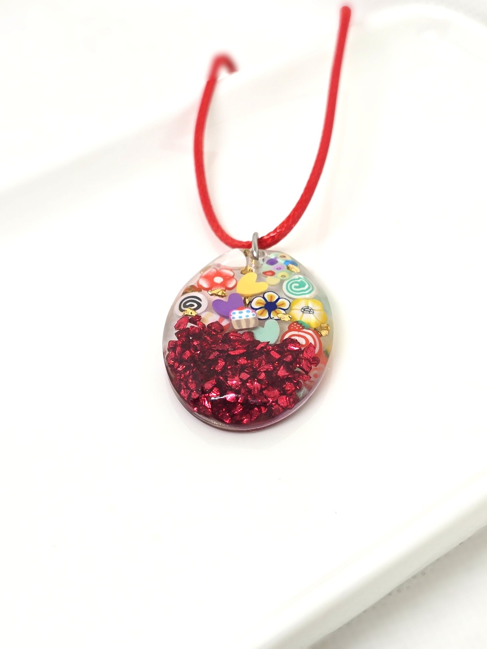 Collier fille Confetti rouge en résine