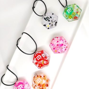 guide-pratique-conseils-pour-entretenir-ses-bijoux-en-resine-anna-sanz